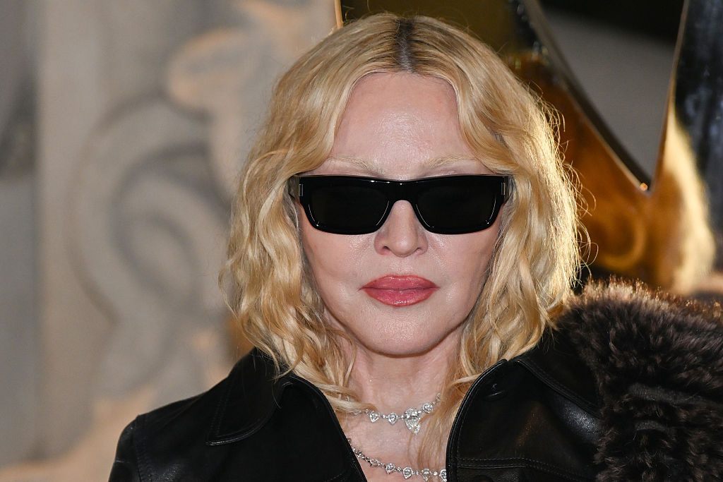 Madonna Párizsban a Saint Laurent bemutatójában 2025-ben