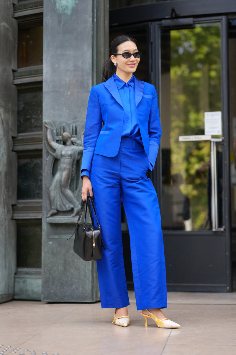 kobaltkek_Laura-Jung | Marie Claire Laura Jung influenszer tetőtől talpig kobaltkékben