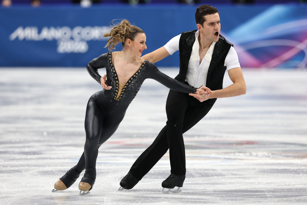 Marie-Jade Lauriault és párja, Romain Le Gac a kanadai csapatból a jégtánc – ritmus tánc selejtezőjén versenyeznek a harmadik napon a 2026-os téli olimpián