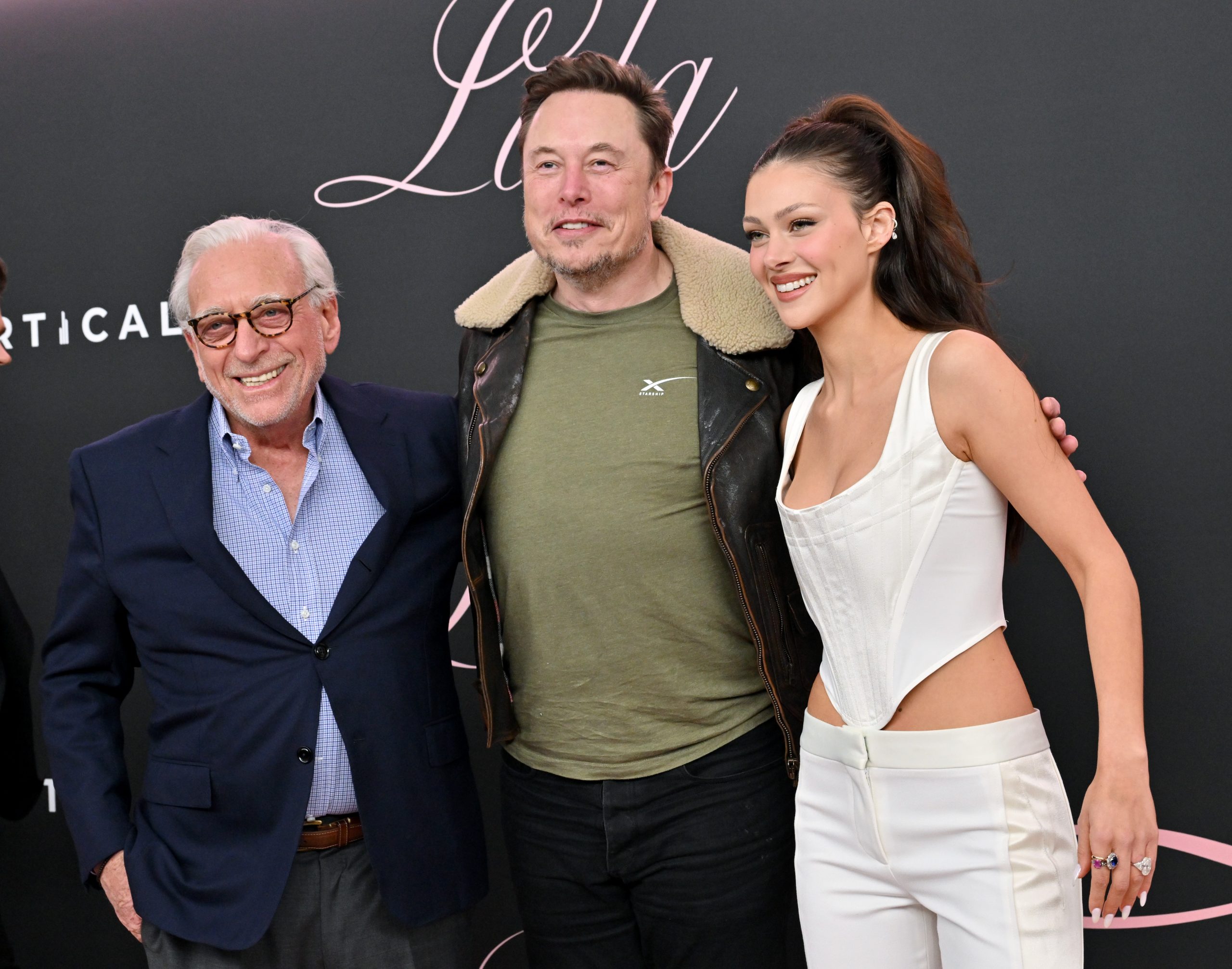 Nelson Peltz, Elon Musk és Nicola Peltz Beckham részt vesznek a „Lola” című film premierjén