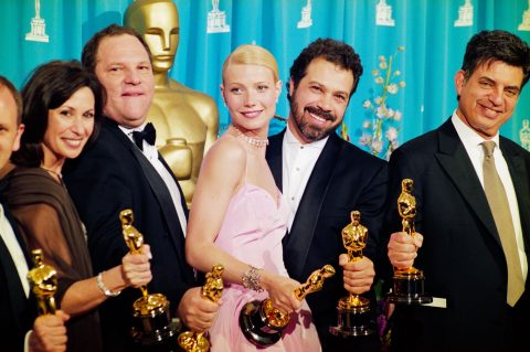 Gwyneth Paltrow és az alkotók az Oscar-díjjal