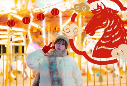 Fiatal nő mosolyog. kínai horoszkóp szimbólumok