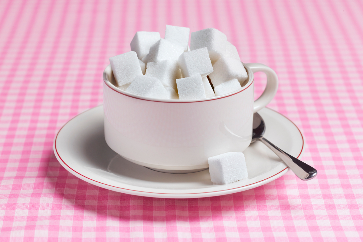 Egy csészényi kockacukor