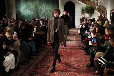 A Ralph Lauren 2026-os őszi–téli bemutatójának fináléján vonuló modellek New Yorkban