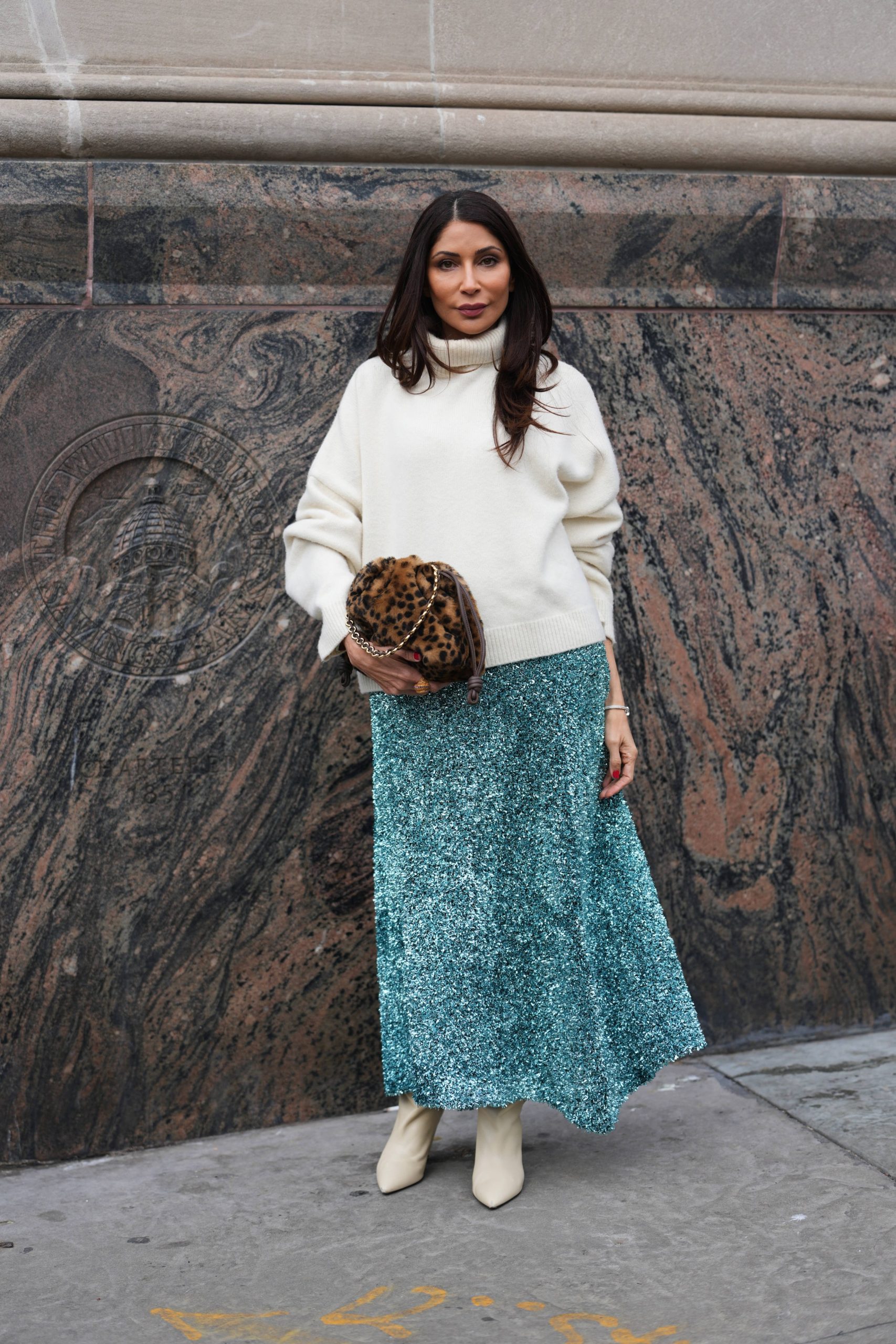 Modell tavaszi pulóverben