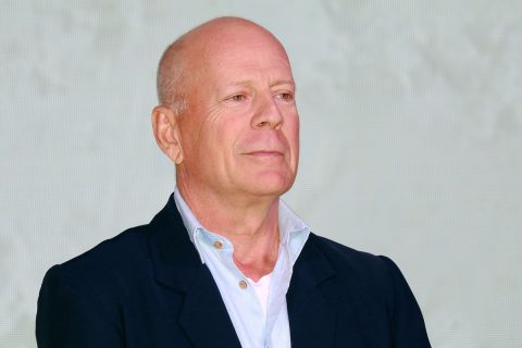 Bruce Willis ingben és zakóban – portré