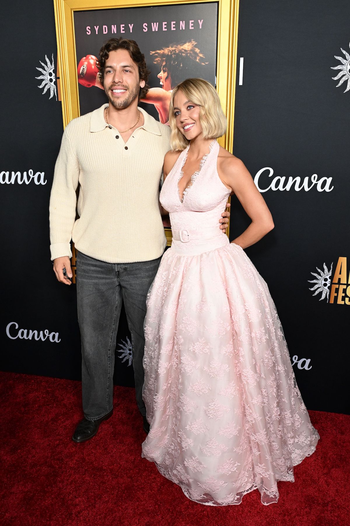 arnold-schwarzenegger-felvallalta-fiat-joseph-baenat | Marie Claire Joseph Baena ingben és mellette Sydney Sweeney földig érő, rózsaszín estélyi ruhában