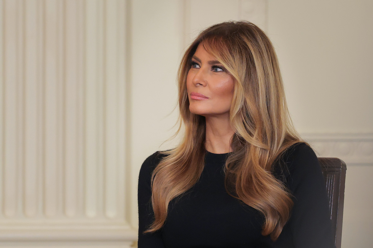 Melania Trump fekete ruhában