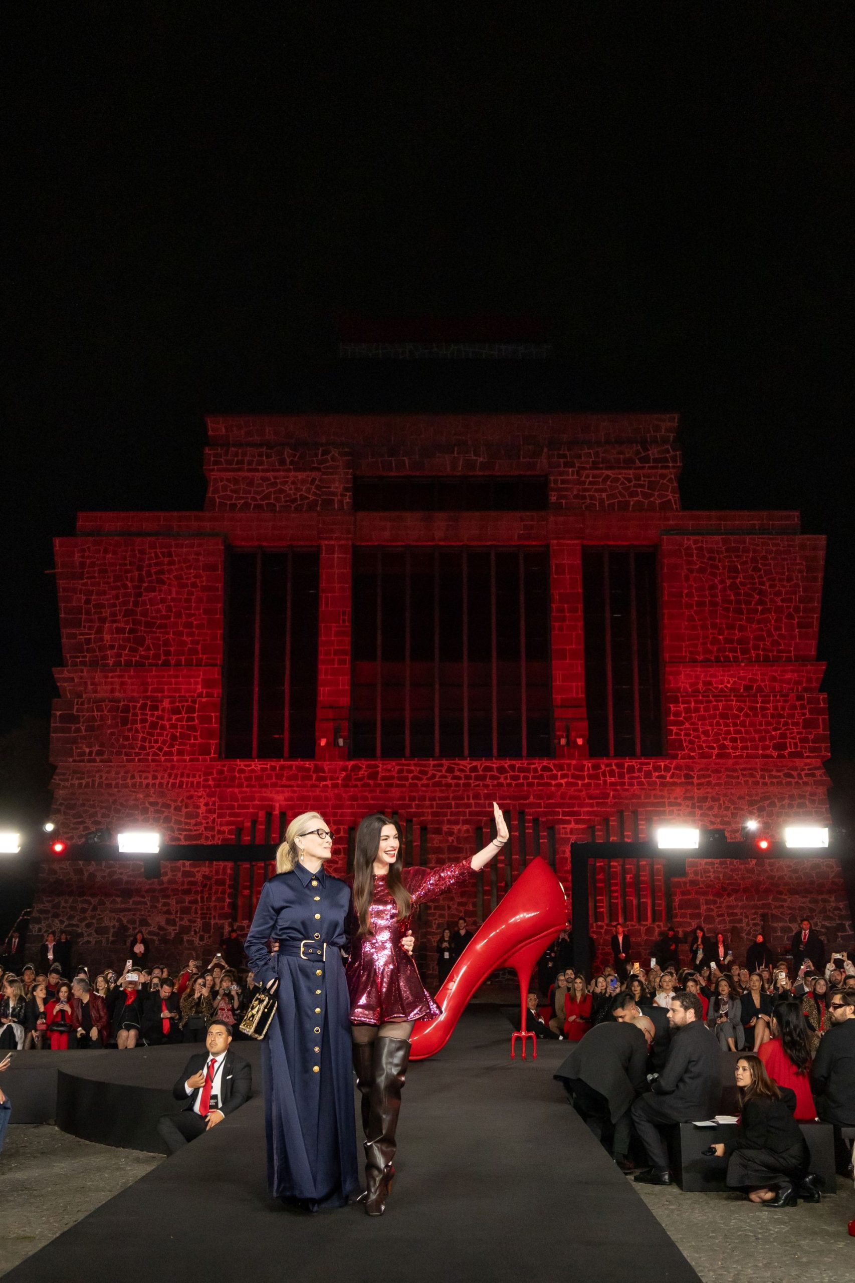 Anne hathaway és Meryl Streep a mexikói divathéten