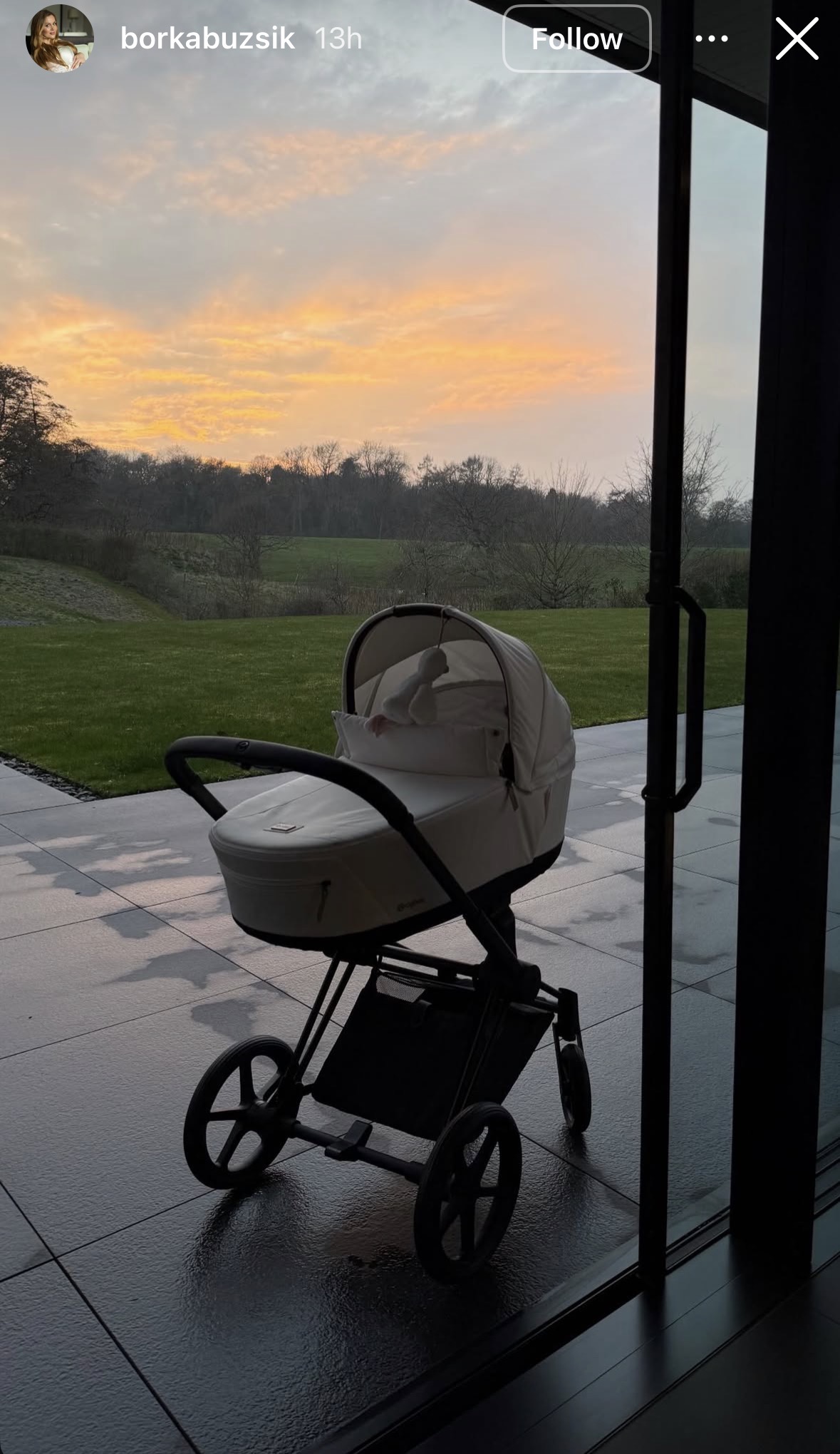 Teraszon babakocsi
