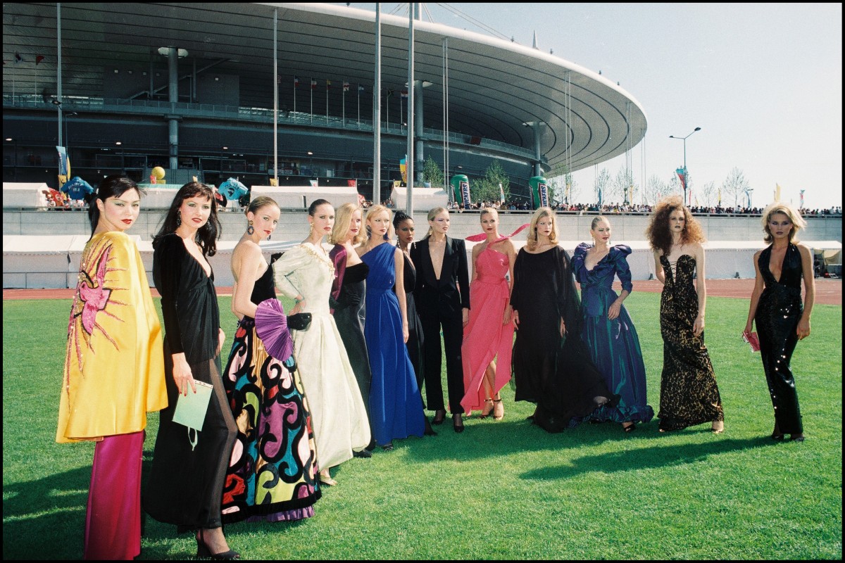 Yves Saint Laurent divatbemutató párizsi Stade de France-ban, 1998.