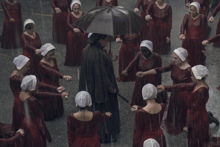 A szolgálólány meséje c. sorozat - részlet