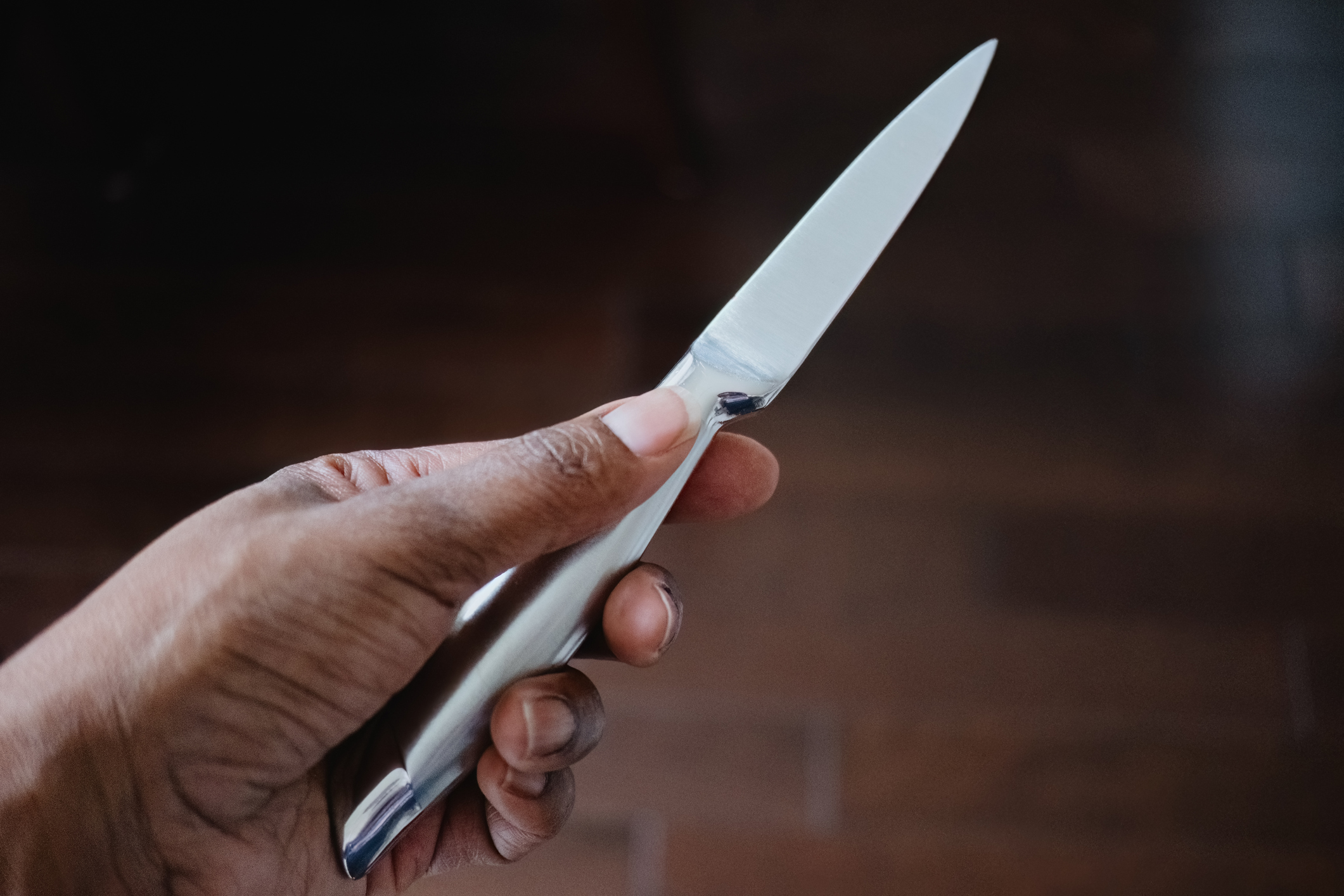 kézben tartott kés