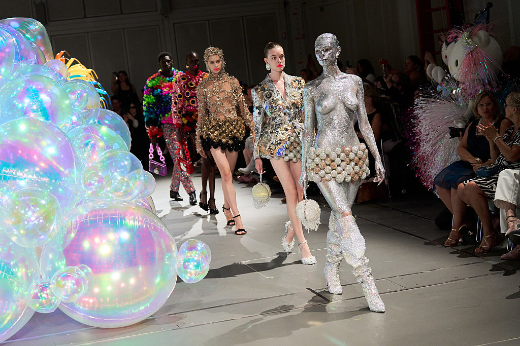 Maximalista glamúr a kifutón