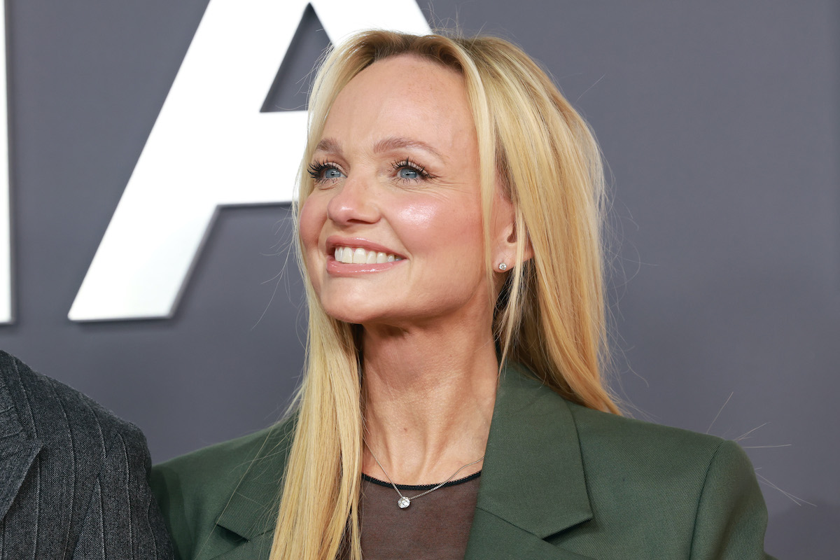 Emma Bunton zöld blézerben