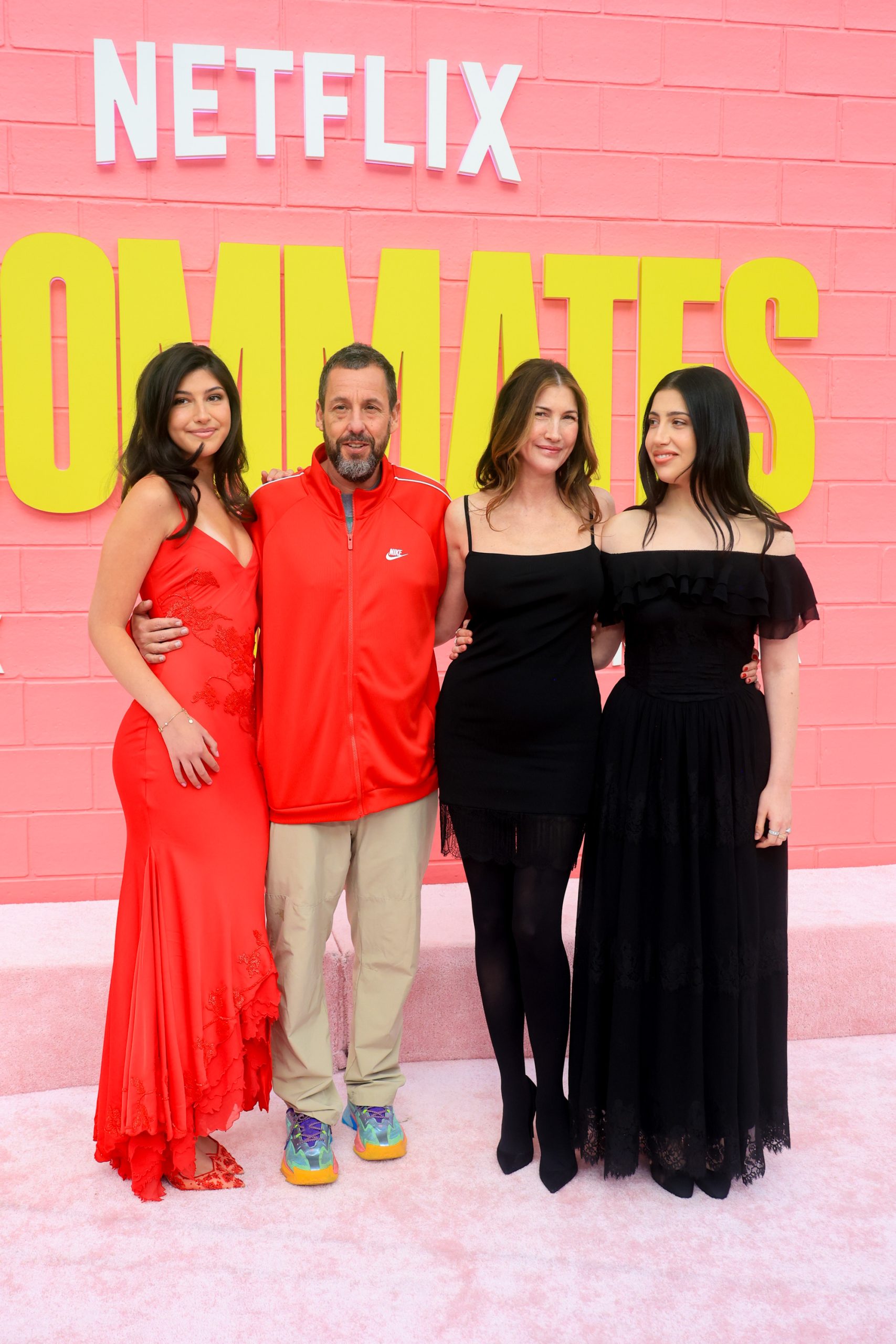 Adam Sandler feleségével és lányaival