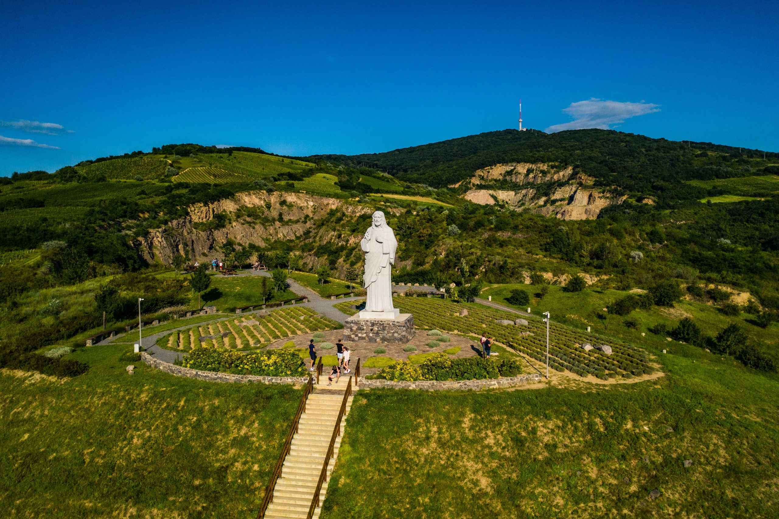 Áldó Krisztus-szobor Tarcalon