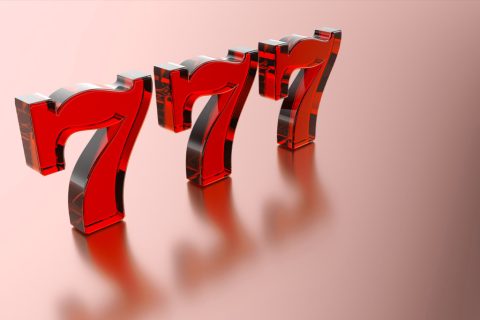 Három darab piros 7-es szám