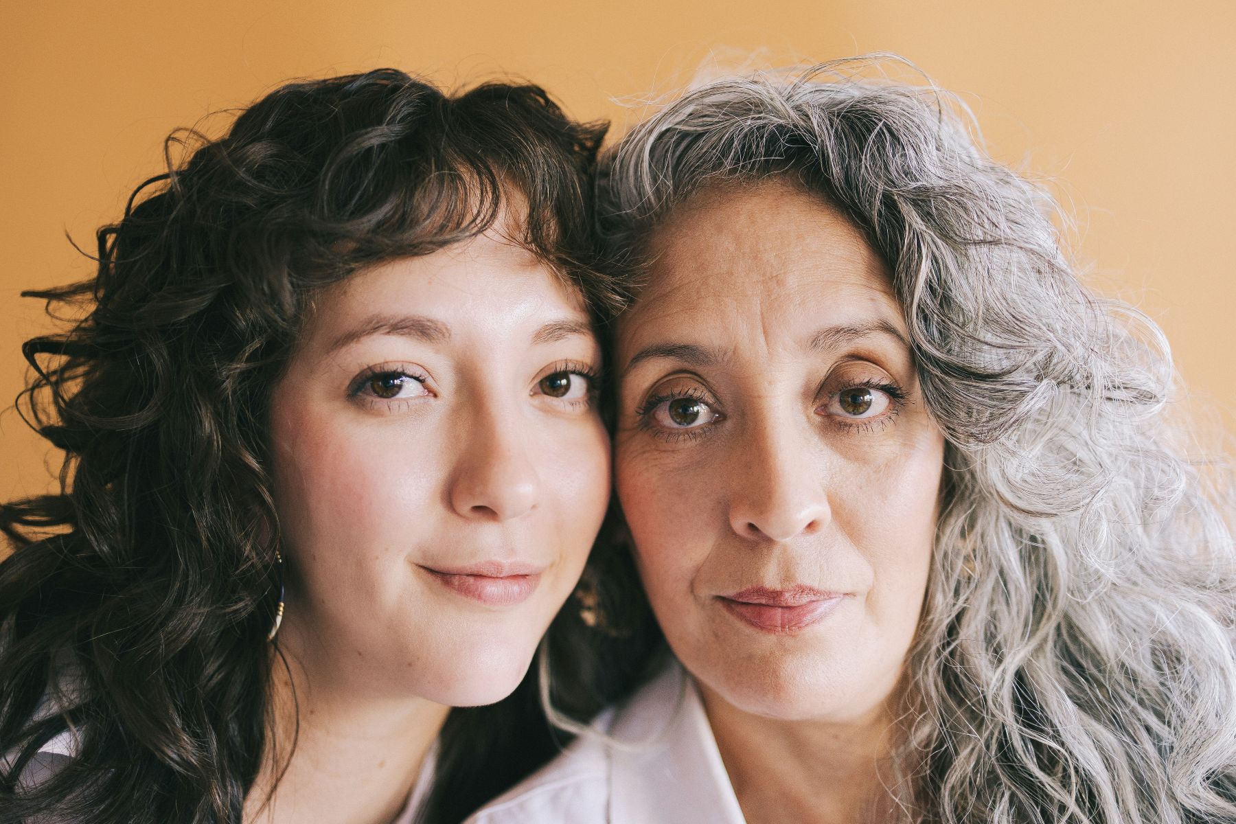 Fiatal nő és anyukája