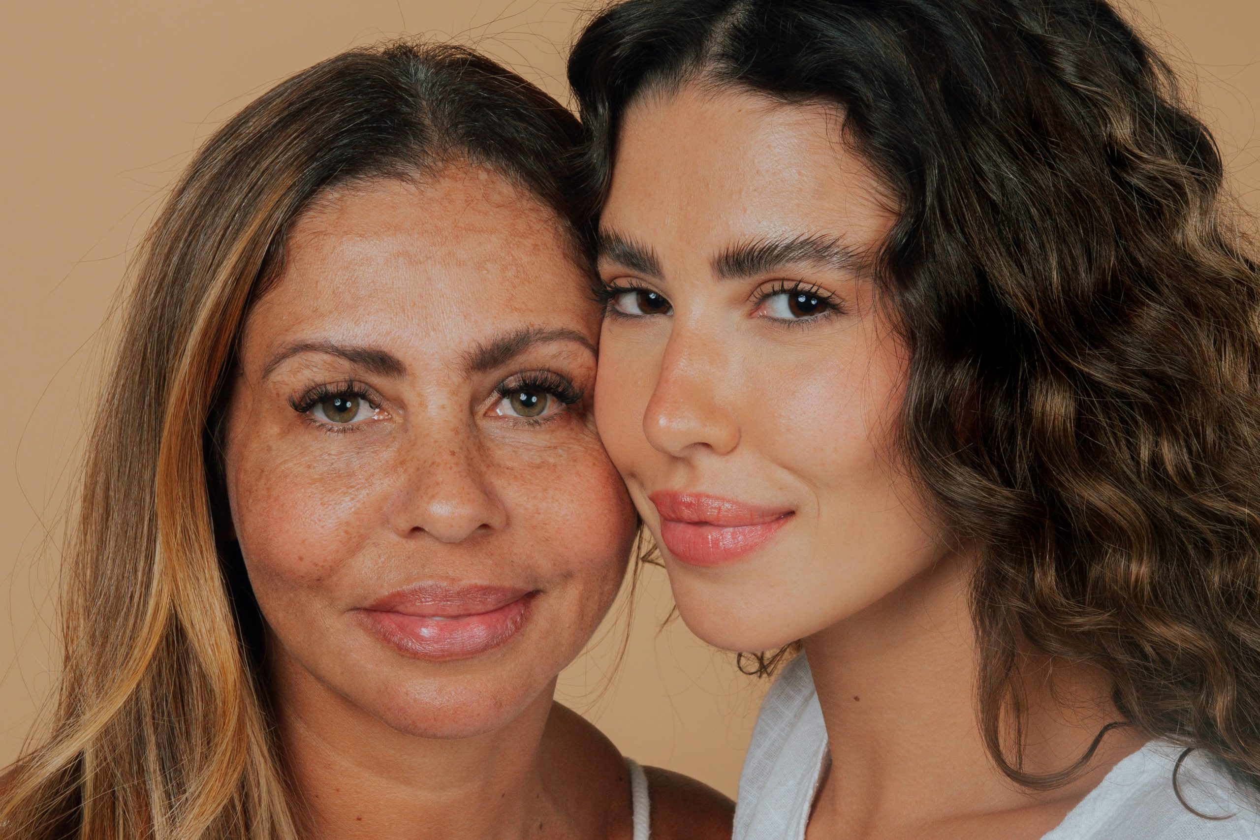 Fiatal nő és anyukája