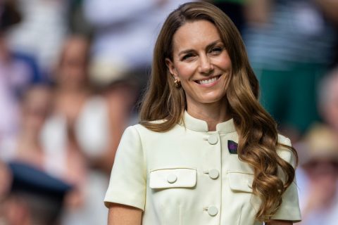 Katalin walesi hercegné a női egyéni döntőt követő díjátadó ünnepségen a centerpályán, a wimbledoni teniszbajnokságon, a londoni All England Lawn Tennis and Croquet Clubban, 2025. július 12-én.