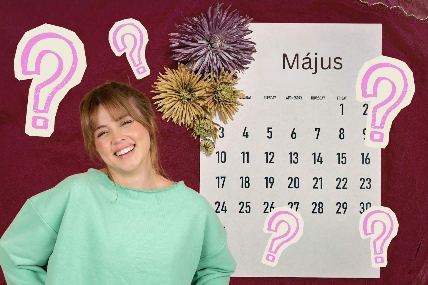 Nő mentaszínű pulcsiban mosolyogva néz a kamerába, májusi naptár lapja, bordó háttér, virágok a sarokban és rózsaszín kérdőjelek