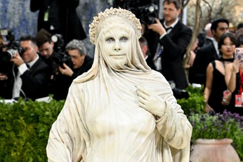 Heidi Klum élő szobornak látszik a jelmezében a 2026-os Met-gálán