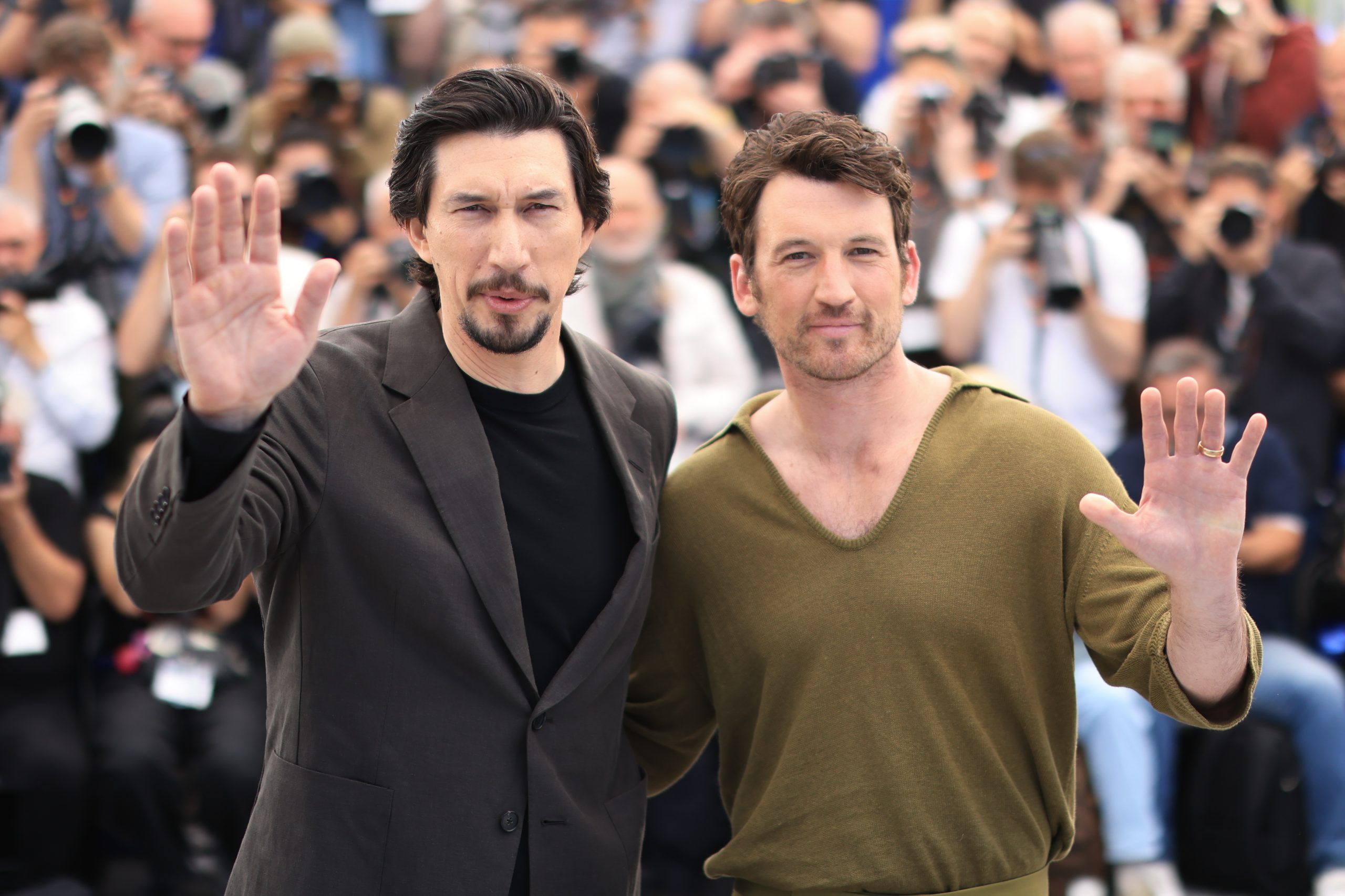 Adam Driver és Miles Teller Cannes 2026 | Marie Claire Adam Driver és Miles Teller pózolnak a film bemutatója előtt