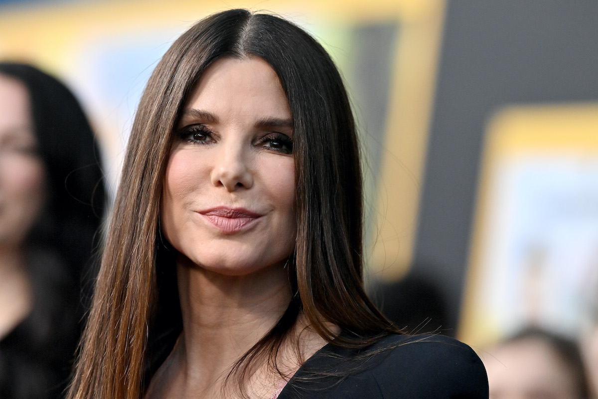 Sandra Bullock portré – fekete felső, kiengedett haj