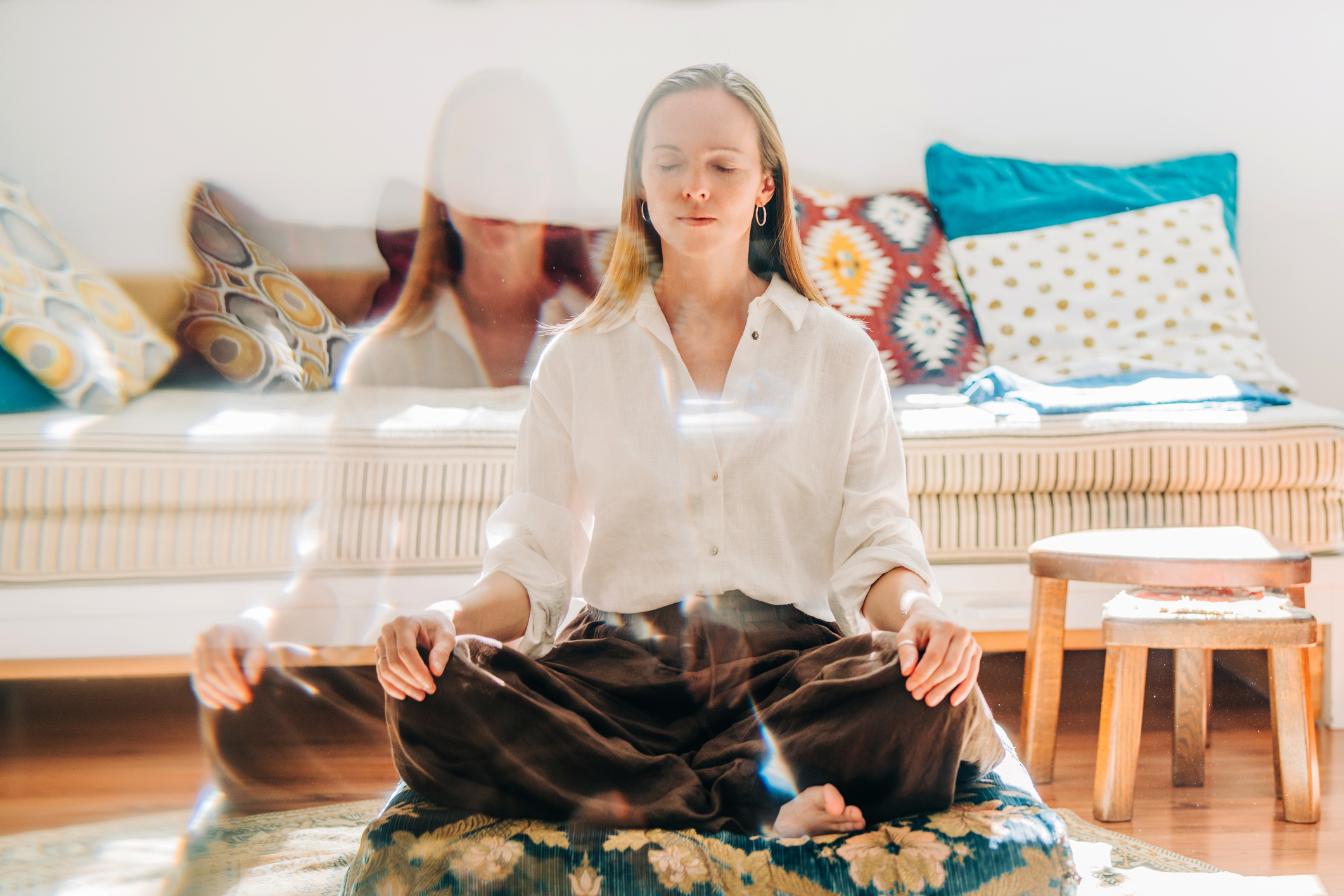 2026-tizmillioszoros-nap | Marie Claire Nő meditál