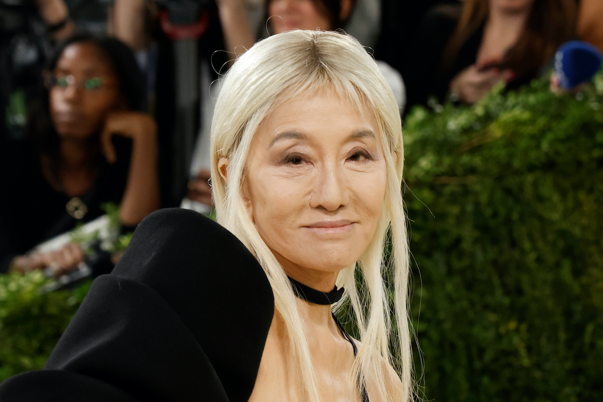 Vera Wang fekete ruhában a 2026-os Met-gálán – portré