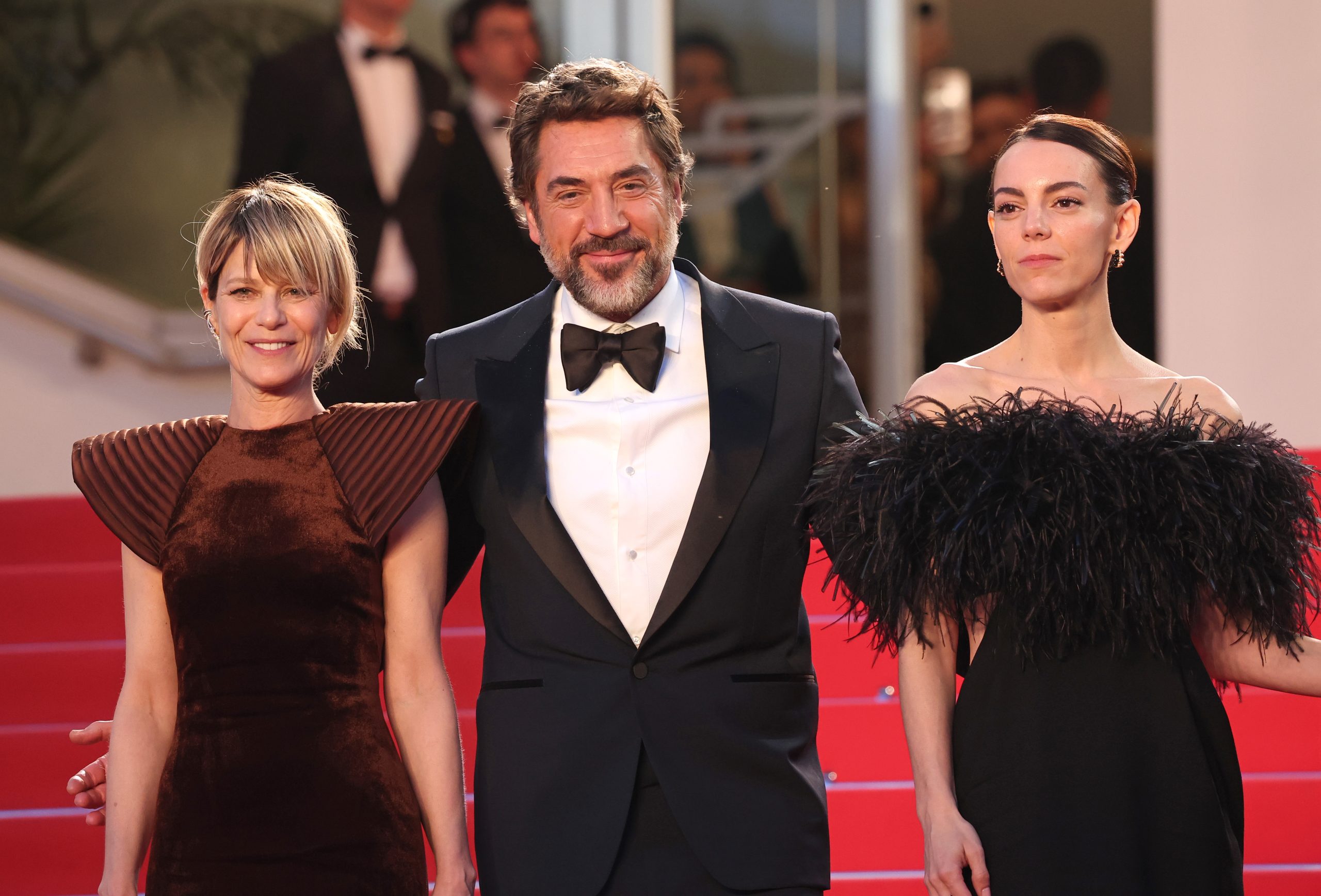 Javier-dardem-cannes-2026 | Marie Claire Marina Foïs, Javier Bardem és Victoria Luengo az El Ser Querido (A szeretett) című film vetítéséről