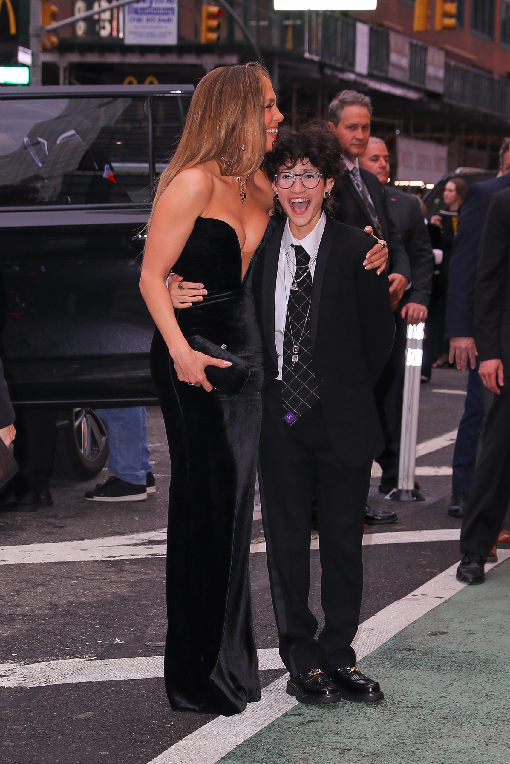 Jennifer Lopez és Emme 2025-ben egy Broadway elődáson