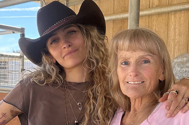 Paris Jackson és Debbie Rowe