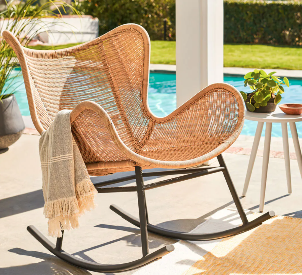 A nagymama rattan hintaszéke modern verzióban
