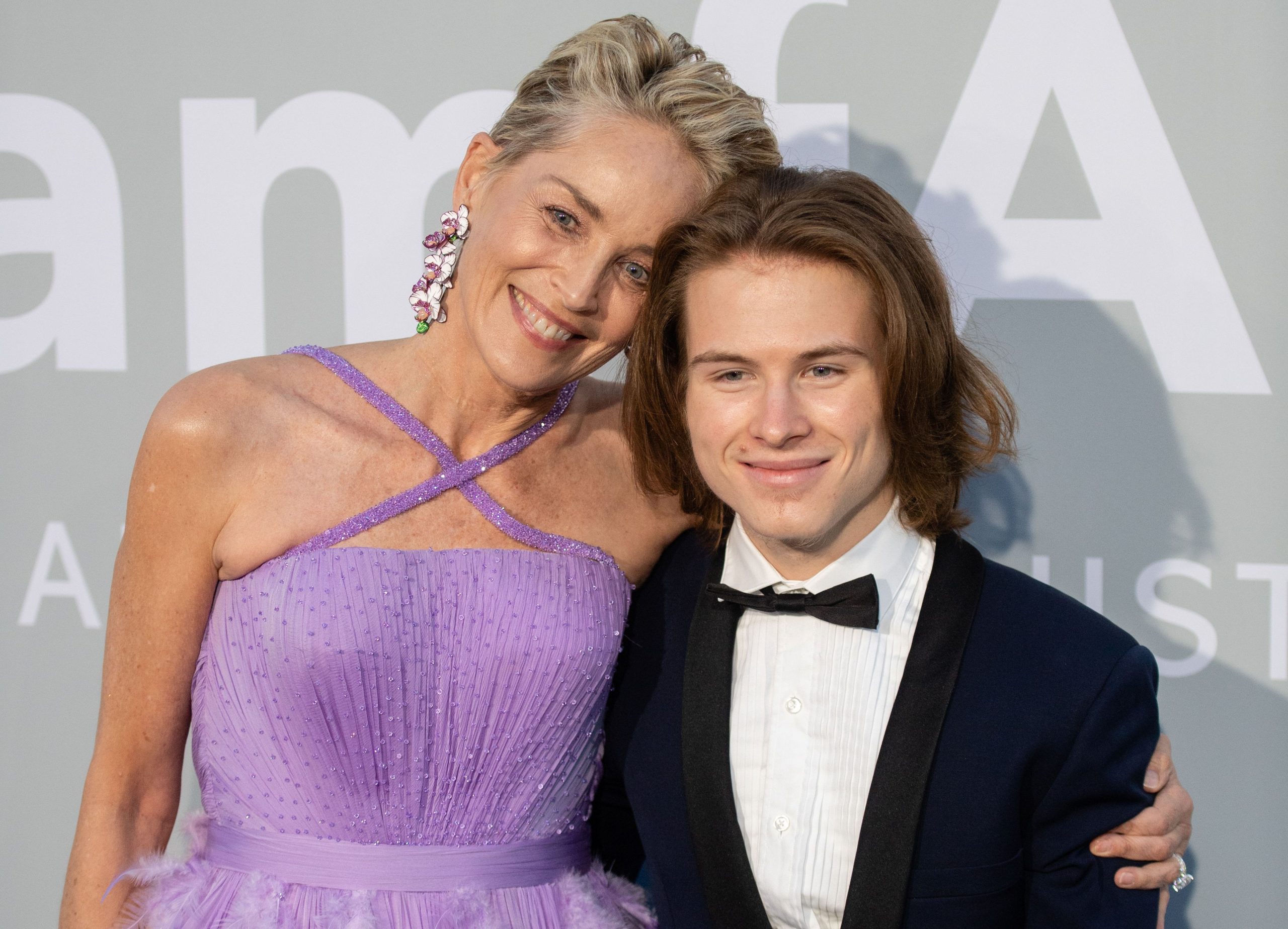 sharon-stone-fiai | Marie Claire Sharon Stone és fia Roan Joseph Bronstein Stone 2021-ben