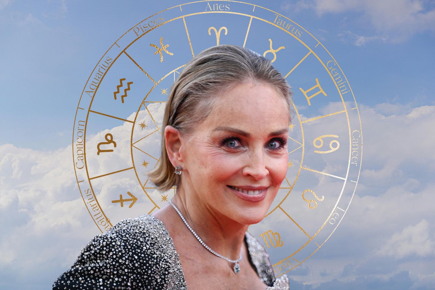 Sharon Stone hátrafésült hajjal, kék égbolt, arany horoszkóp kör