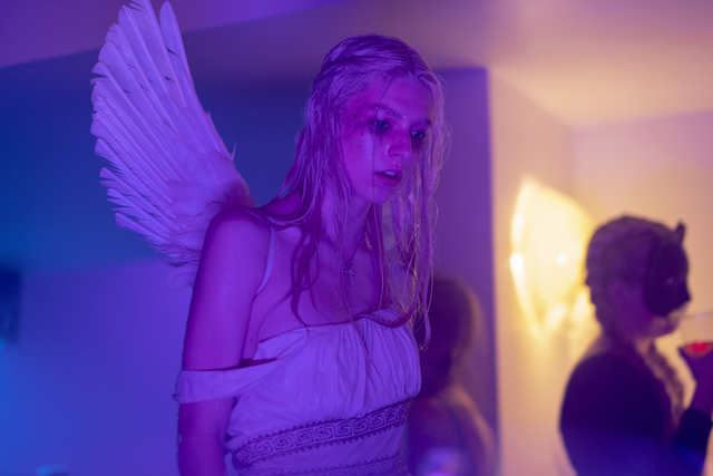 Hunter Schafer angyaljelmezben az Eufória sorozatban