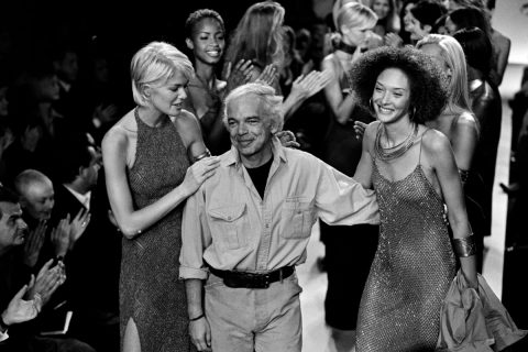 Ralph Lauren 1997. tavasz–nyár. Ralph Lauren a kifutón Ingrid Seynhaeve és Chrystele Saint Louis Augustin modellekkel