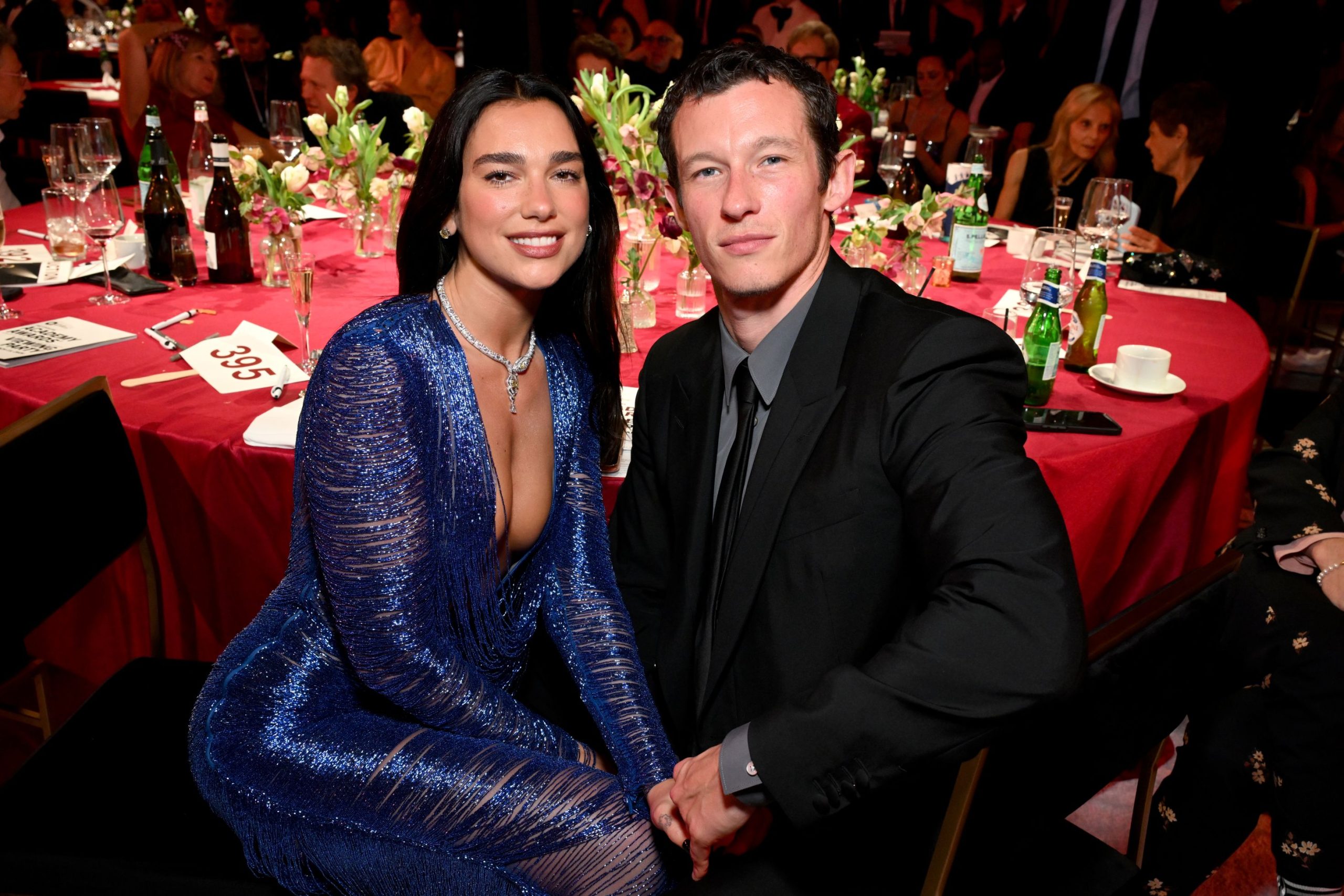 Dua Lipa és Callum Turner