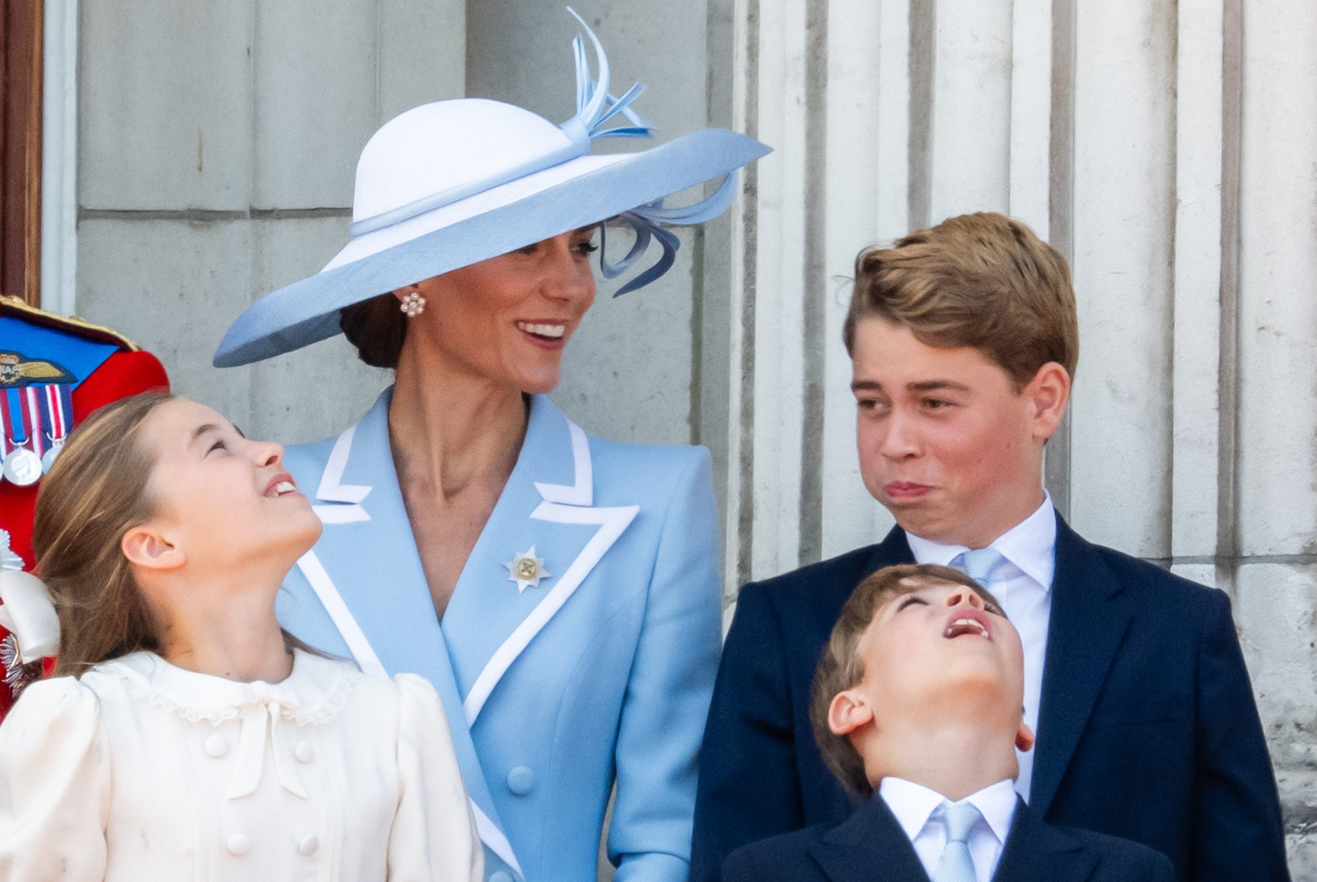 Katalin a gyerekeivel a Trooping the Colour ünnepségen