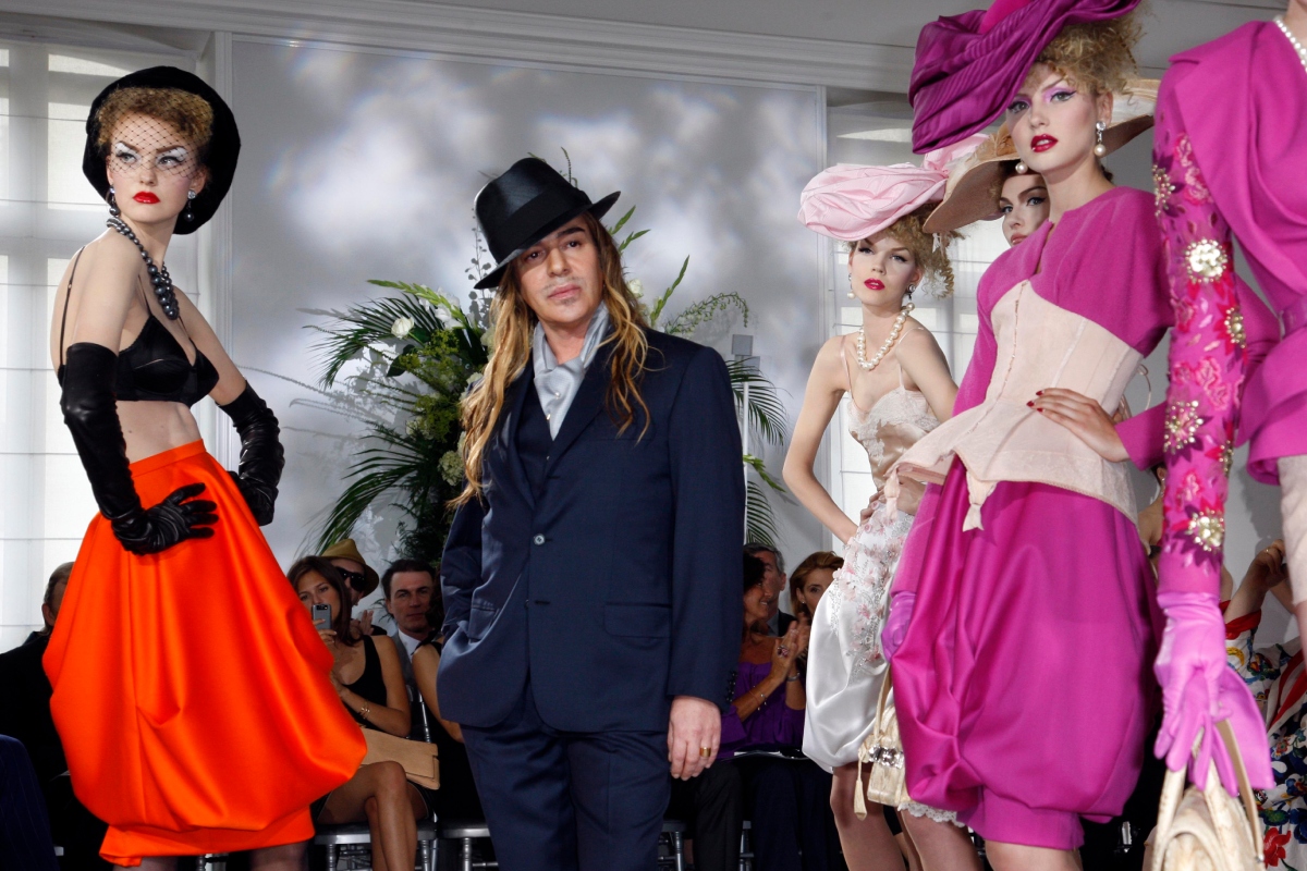 Christian Dior: Párizsi Divathét, haute couture 2009/10 ősz/tél. John Galliano és modelljei