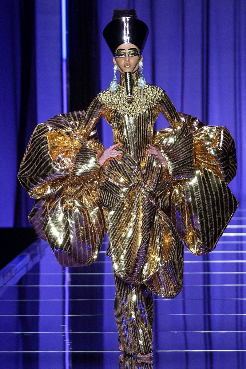 john-galliano-divattervezo-divattortenelem-palyafutasno3 | Marie Claire Christian Dior haute couture 2004. tavasz–nyár