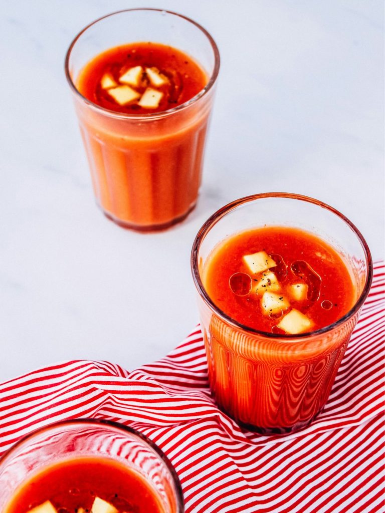 gazpacho-pohárban | Marie Claire Gazpacho magasfalú üvegpohárban