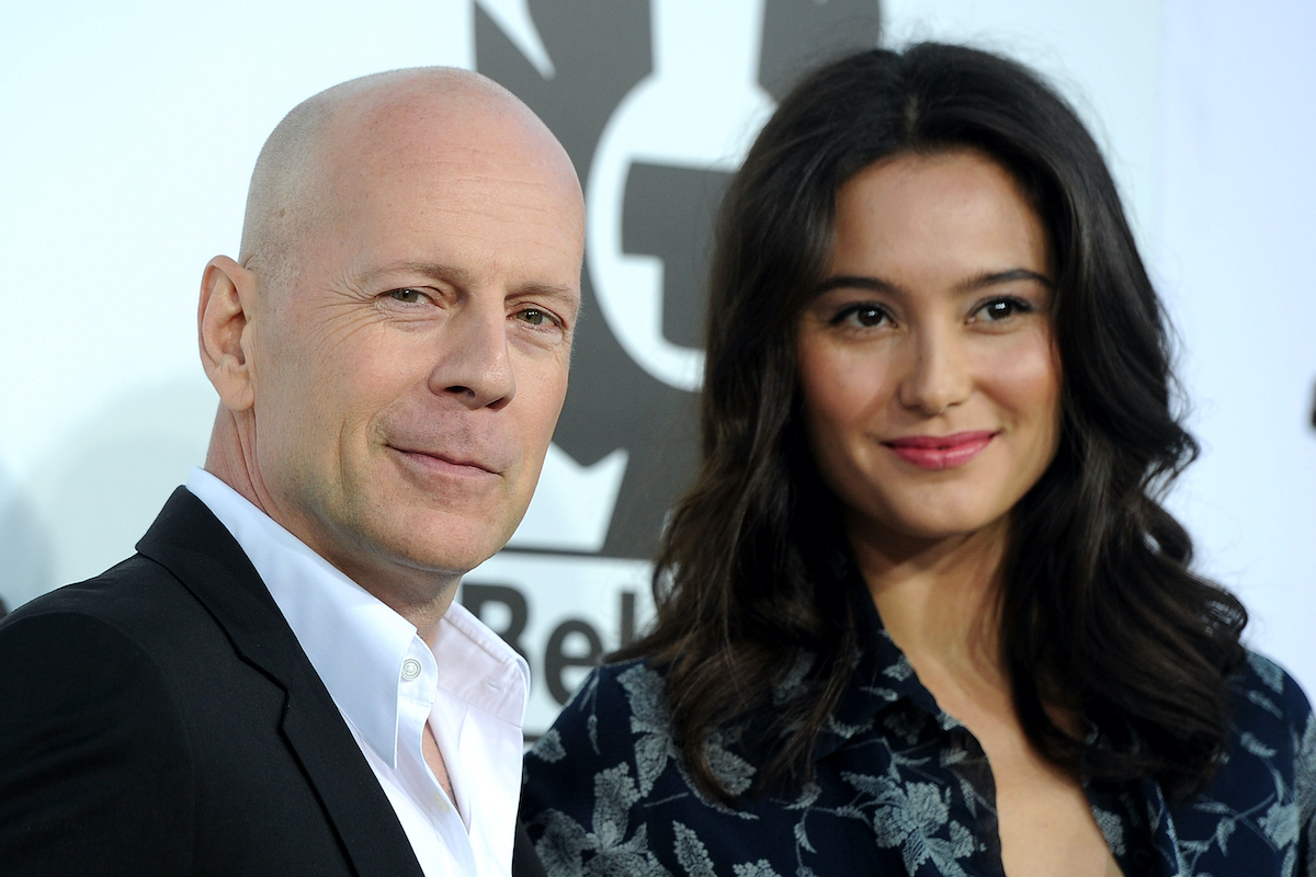 bruce-willis-video-emma-heming-50-szuletesnap | Marie Claire Emma Heming estélyiben és Bruce Willis öltönyben, közeli felvétel
