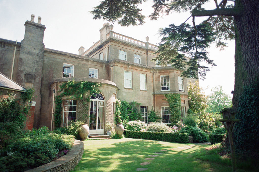diana-karoly-kiraly-harry-herceg-highgrove | Marie Claire Highgrove House zöld kerttel