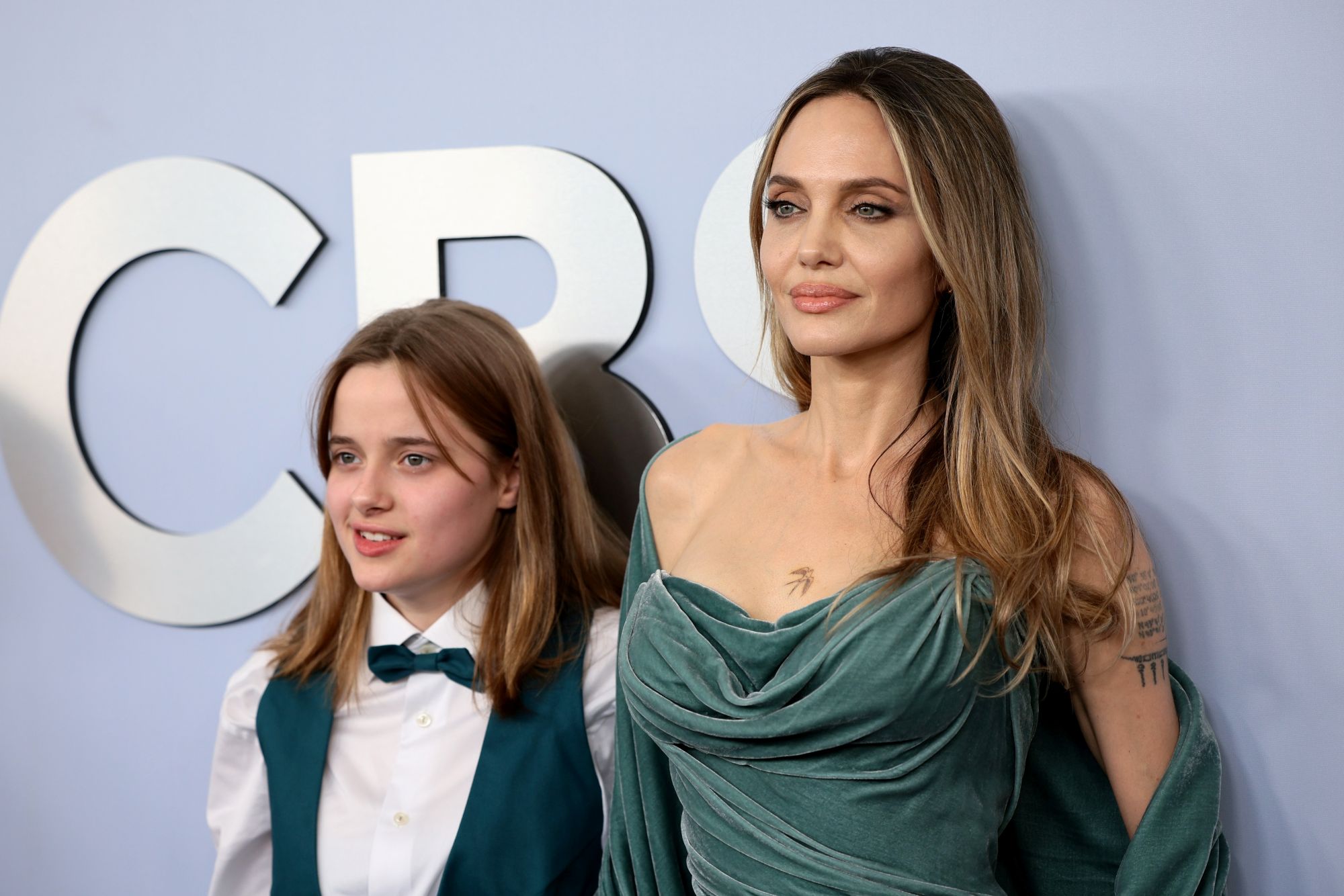brad-pitt-legkisebb-lanya-nevet-valtoztat | Marie Claire Vivienne Jolie és Angelina Jolie