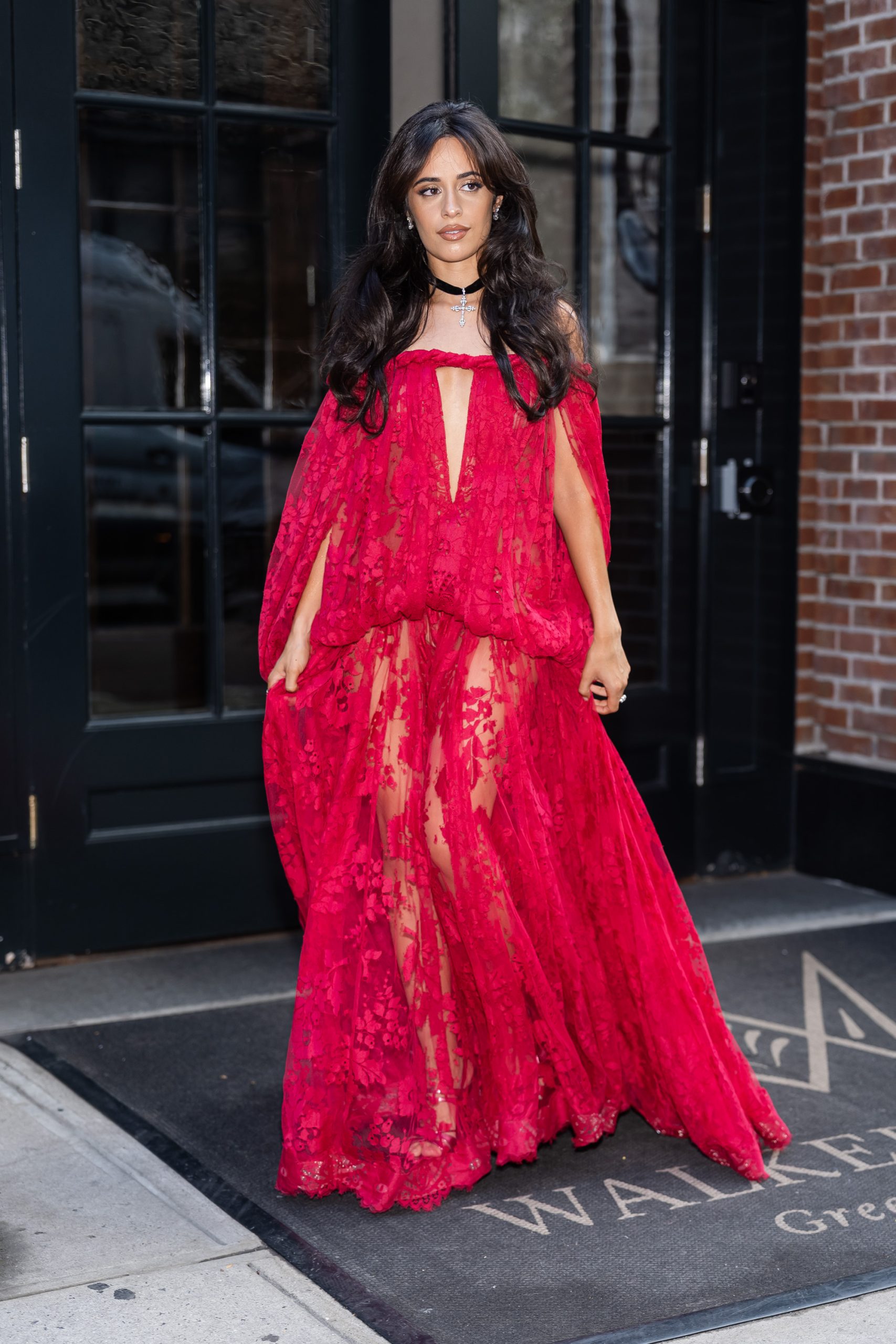 Camilla Cabello Taylor Swift esküvőjén | Marie Claire Camilla Cabello Taylor Swift esküvőjén