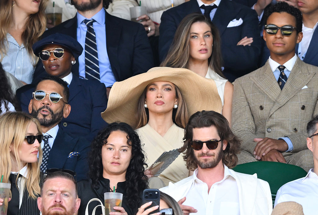 wimbledon-2026-legjobb-szettek-divat | Marie Claire Jennifer Lopez és a kalapja Wimbledonban