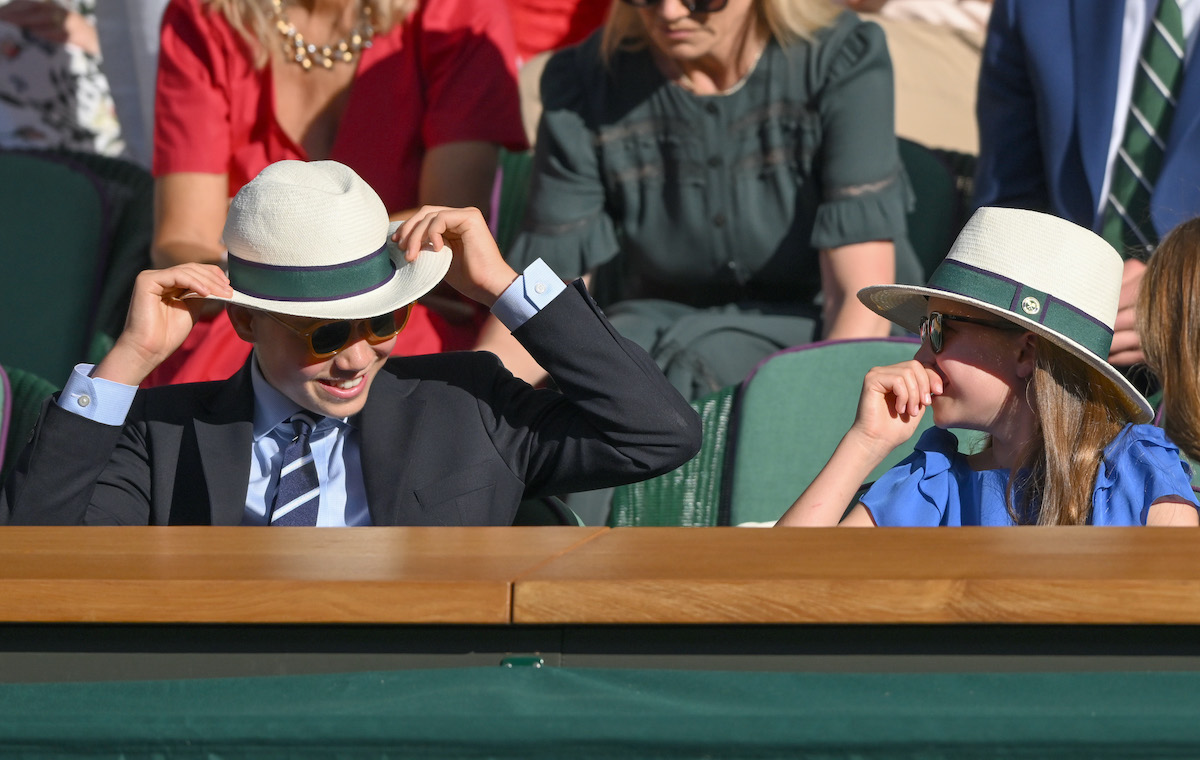 sarolta-gyorgy-wimbledon | Marie Claire György és Sarolta a wimbledoni lelátón szalmakalapban és napszemüvegben